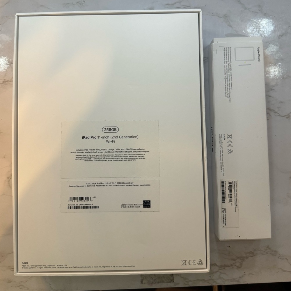 Apple iPad Pro (2nd Gen) with Apple Pencil 11-Inch 256 GB - Picture 4 of 5